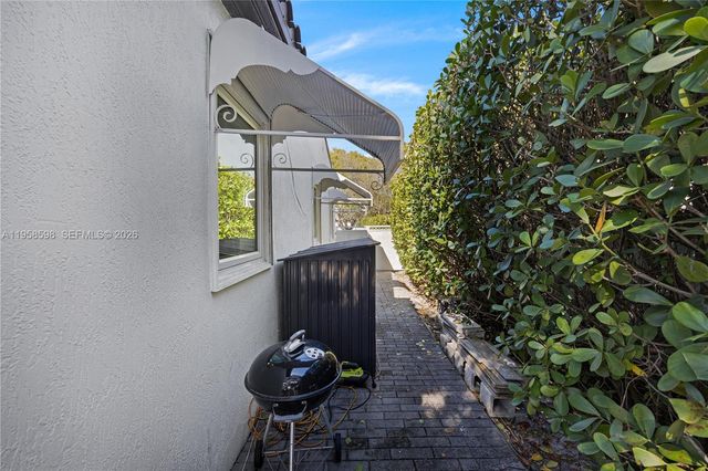 6476 SW 10th Ter, West Miami, FL 33144