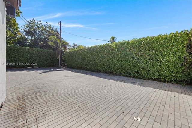 6476 SW 10th Ter, West Miami, FL 33144