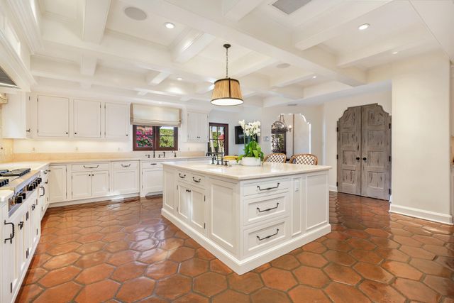 237 El Bravo Way, Palm Beach, FL 33480