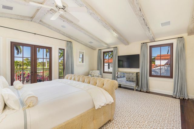 237 El Bravo Way, Palm Beach, FL 33480