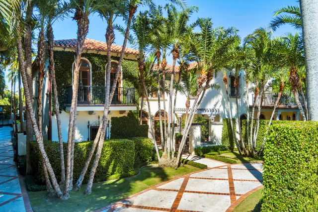 237 El Bravo Way, Palm Beach, FL 33480