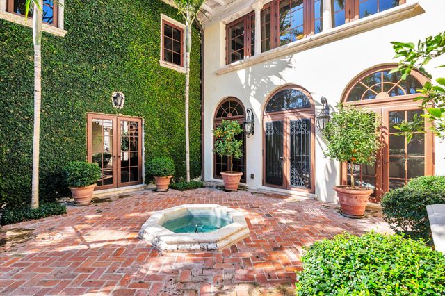 237 El Bravo Way, Palm Beach, FL 33480