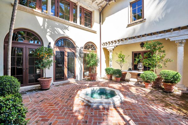 237 El Bravo Way, Palm Beach, FL 33480