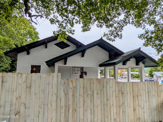 4 Palmer Avenue, Corinth, NY 12822