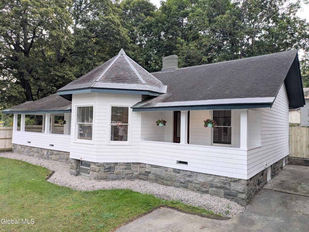 4 Palmer Avenue, Corinth, NY 12822