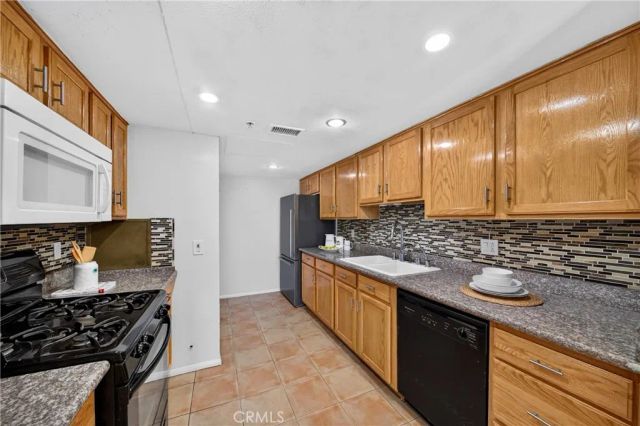 11124 Burbank Street 108, North Hollywood, CA 91601