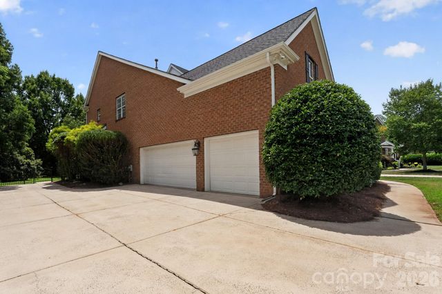 105 Castlestone Lane, Matthews, NC 28104