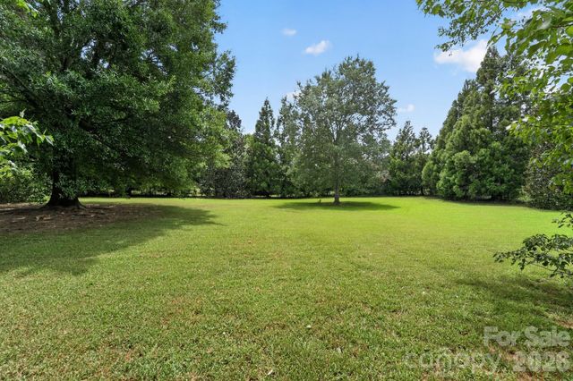 105 Castlestone Lane, Matthews, NC 28104