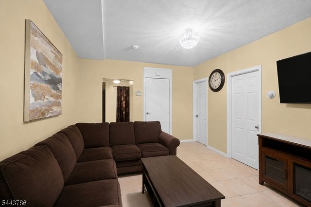 526 E 25Th St, Paterson City, NJ 07514