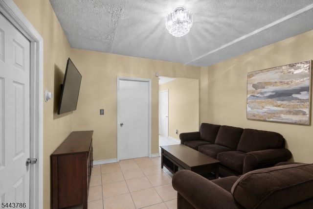 526 E 25Th St, Paterson City, NJ 07514