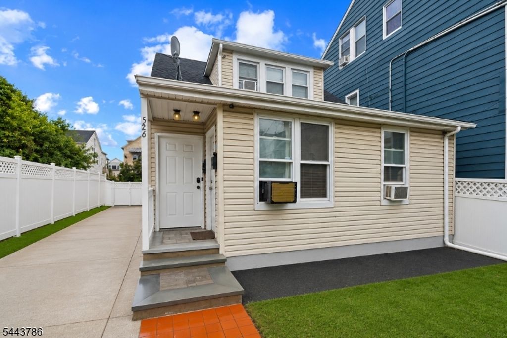 526 E 25Th St, Paterson City, NJ 07514