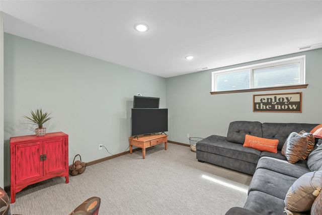 417 Ashton Drive NE, Mt Vernon, IA 52314