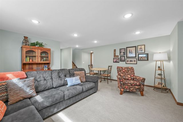 417 Ashton Drive NE, Mt Vernon, IA 52314