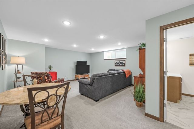 417 Ashton Drive NE, Mt Vernon, IA 52314