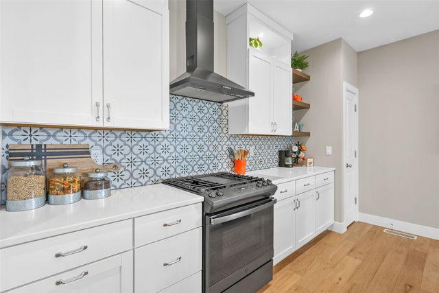 417 Ashton Drive NE, Mt Vernon, IA 52314