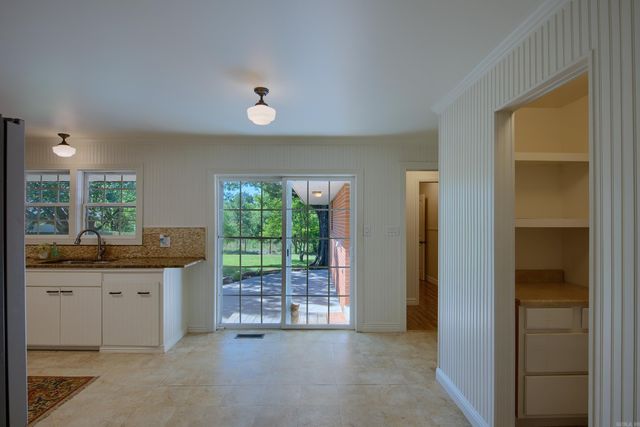 208 Indian Hills Street, Hot Springs, AR 71913