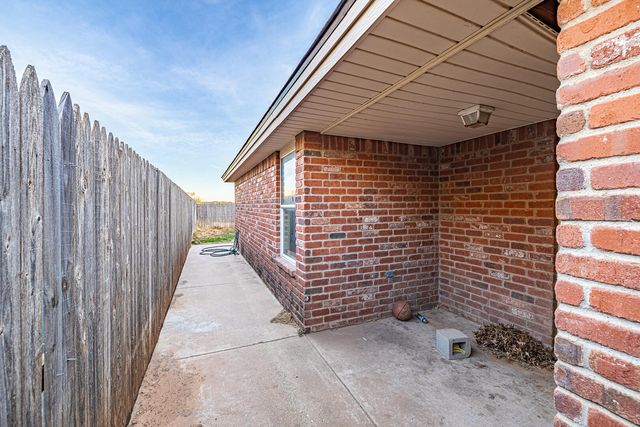 304 N Brentwood Avenue, Lubbock, TX 79416