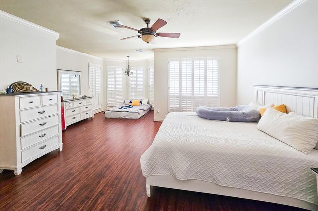 5007 Cambridge Street, Sugar Land, TX 77479