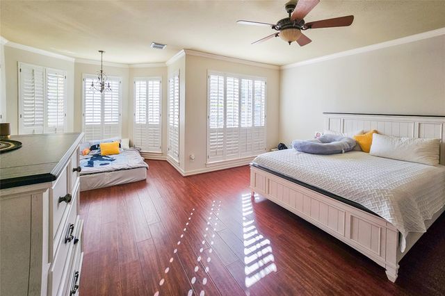 5007 Cambridge Street, Sugar Land, TX 77479
