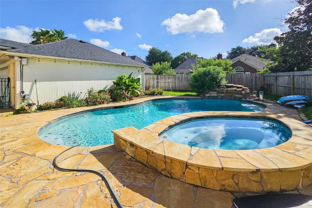 5007 Cambridge Street, Sugar Land, TX 77479