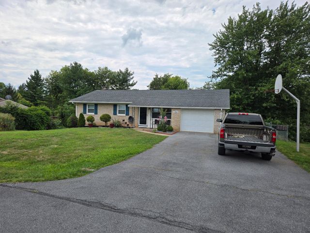 13822 NORTHCREST RD, Hagerstown, MD 21742