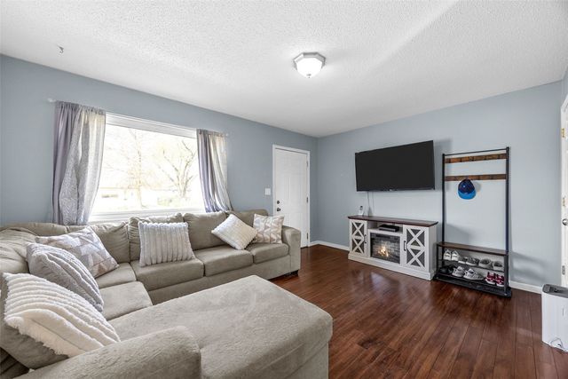 179 Lenora Drive NW, Cedar Rapids, IA 52405