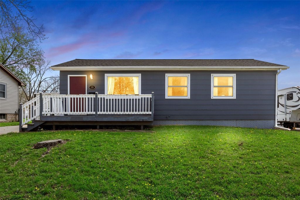 179 Lenora Drive NW, Cedar Rapids, IA 52405