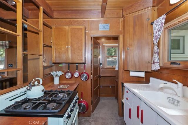 1040 Mile High Road, Twin Peaks, CA 92391