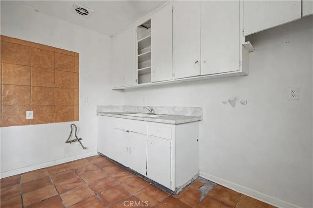 2829 S Rimpau, Los Angeles, CA 90016