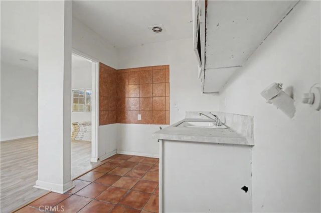 2829 S Rimpau, Los Angeles, CA 90016
