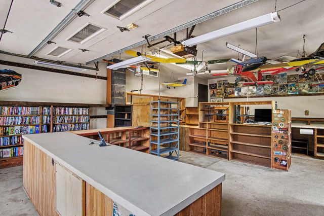 2222 Hayes Street NW, Marne, MI 49435