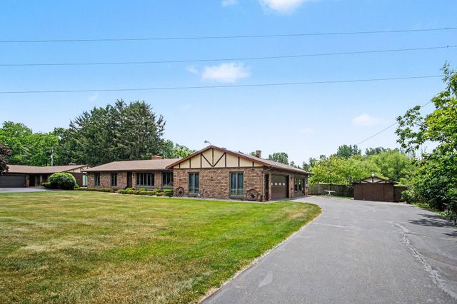 2222 Hayes Street NW, Marne, MI 49435