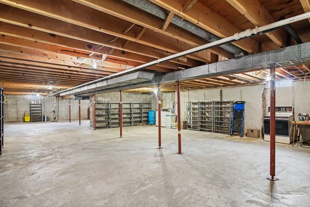 2222 Hayes Street NW, Marne, MI 49435