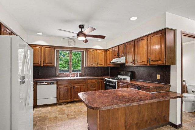 2222 Hayes Street NW, Marne, MI 49435
