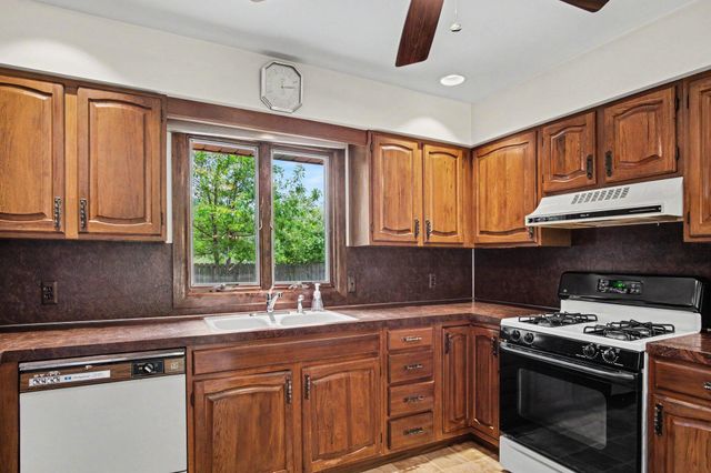 2222 Hayes Street NW, Marne, MI 49435