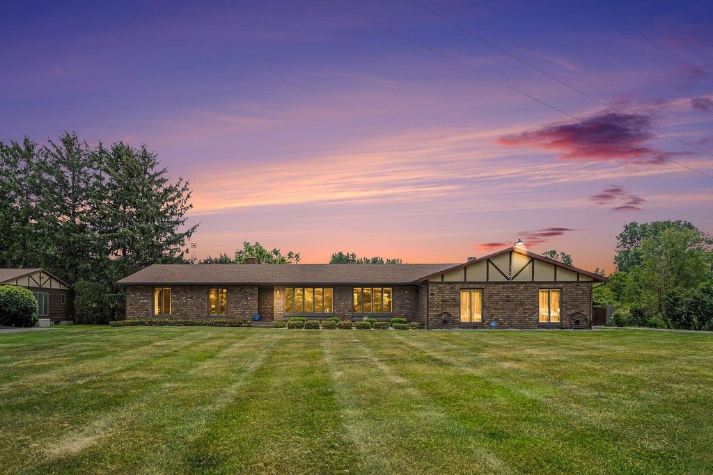 2222 Hayes Street NW, Marne, MI 49435