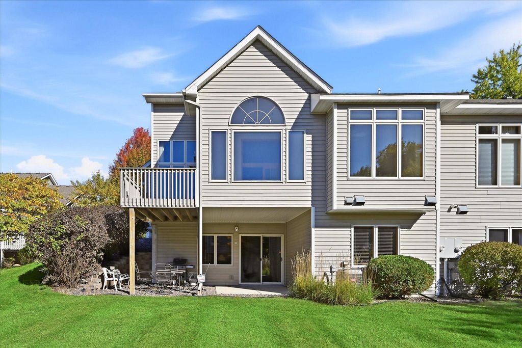 1013 Hesli Hill Court, Shoreview, MN 55126 — photo 2