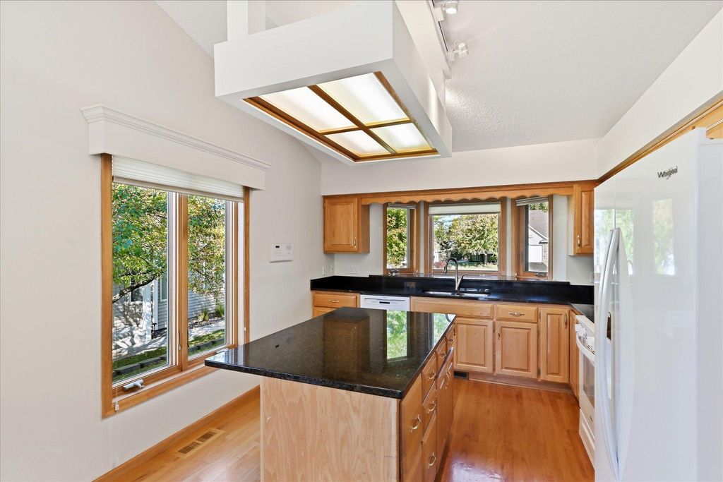 1013 Hesli Hill Court, Shoreview, MN 55126 — photo 3