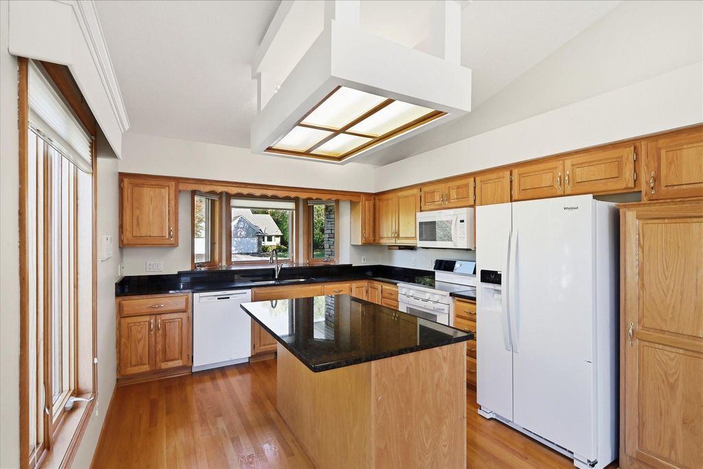 1013 Hesli Hill Court, Shoreview, MN 55126 — photo 4