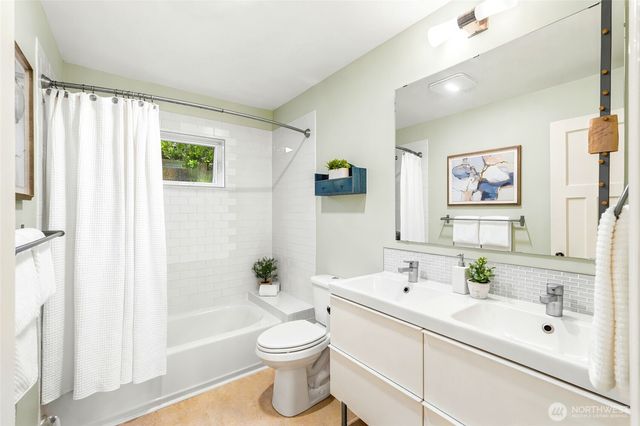 4755 39th Avenue S, Seattle, WA 98118