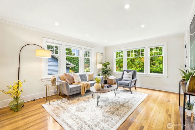 4755 39th Avenue S, Seattle, WA 98118
