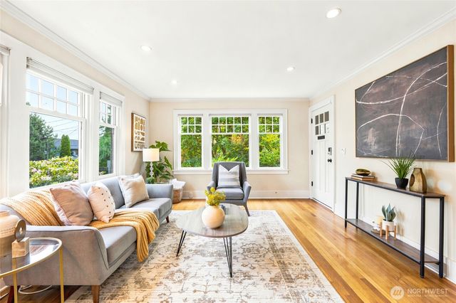 4755 39th Avenue S, Seattle, WA 98118