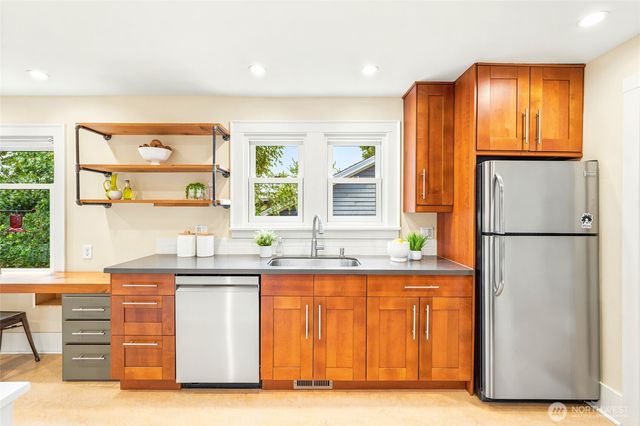 4755 39th Avenue S, Seattle, WA 98118