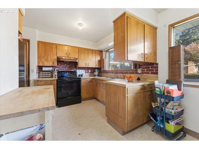20155 Sw BOONES FERRY Rd, Tualatin, OR 97062