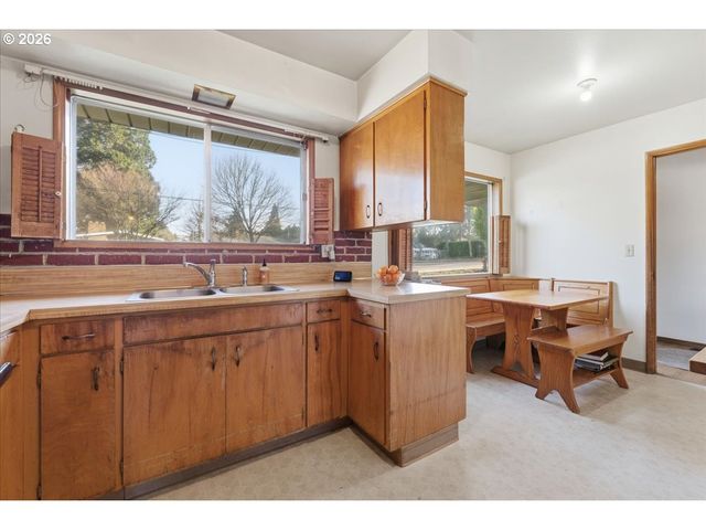 20155 Sw BOONES FERRY Rd, Tualatin, OR 97062