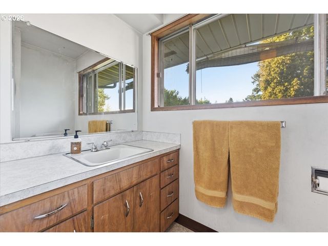 20155 Sw BOONES FERRY Rd, Tualatin, OR 97062