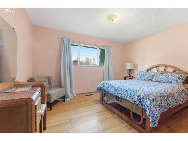 20155 Sw BOONES FERRY Rd, Tualatin, OR 97062