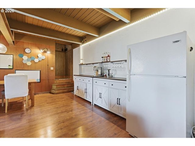 20155 Sw BOONES FERRY Rd, Tualatin, OR 97062