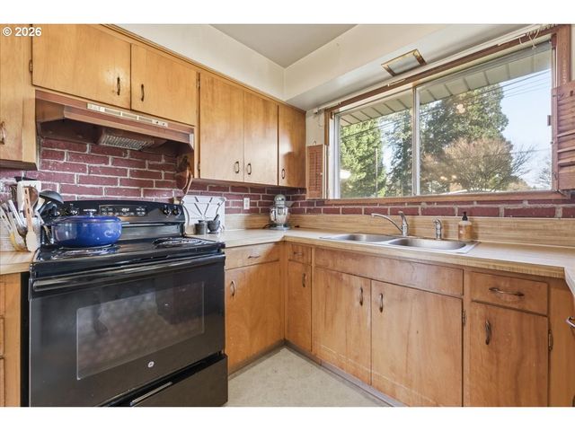 20155 Sw BOONES FERRY Rd, Tualatin, OR 97062
