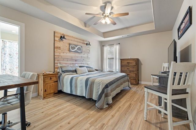 725 W Deer Lodge Court, Siloam Springs, AR 72761